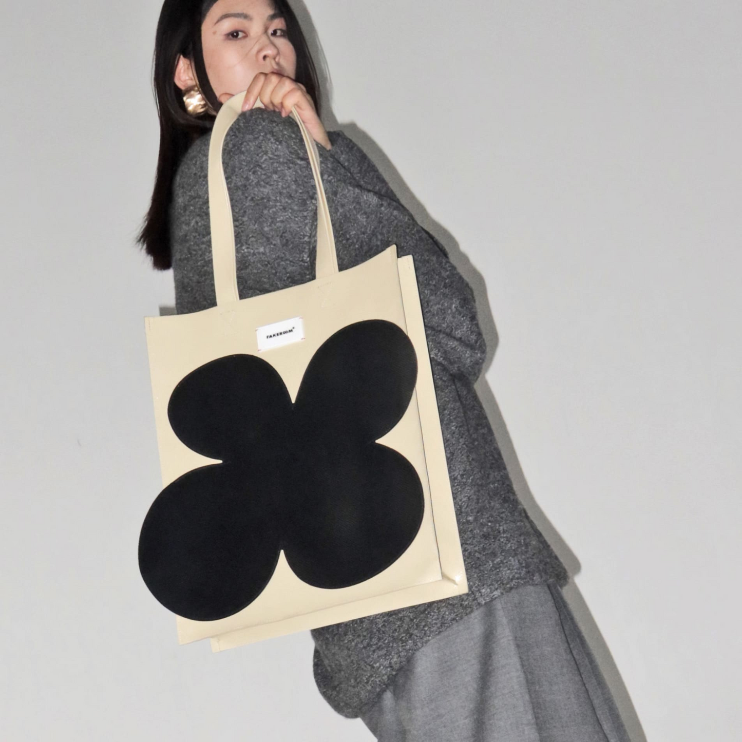 ใ๐๐๐๐๐ฅ๐ข๐ข๐ ใFlower Tote Bag (Beige)