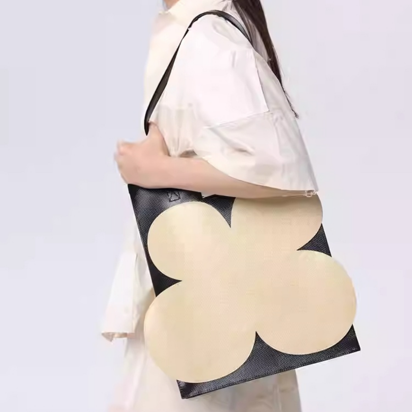 ใ๐๐๐๐๐ฅ๐ข๐ข๐ ใFlower Tote Bag (Black)
