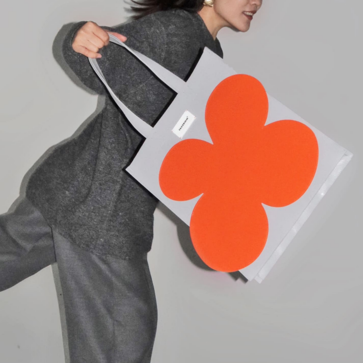 ใ๐๐๐๐๐ฅ๐ข๐ข๐ ใFlower Tote Bag (Gray)
