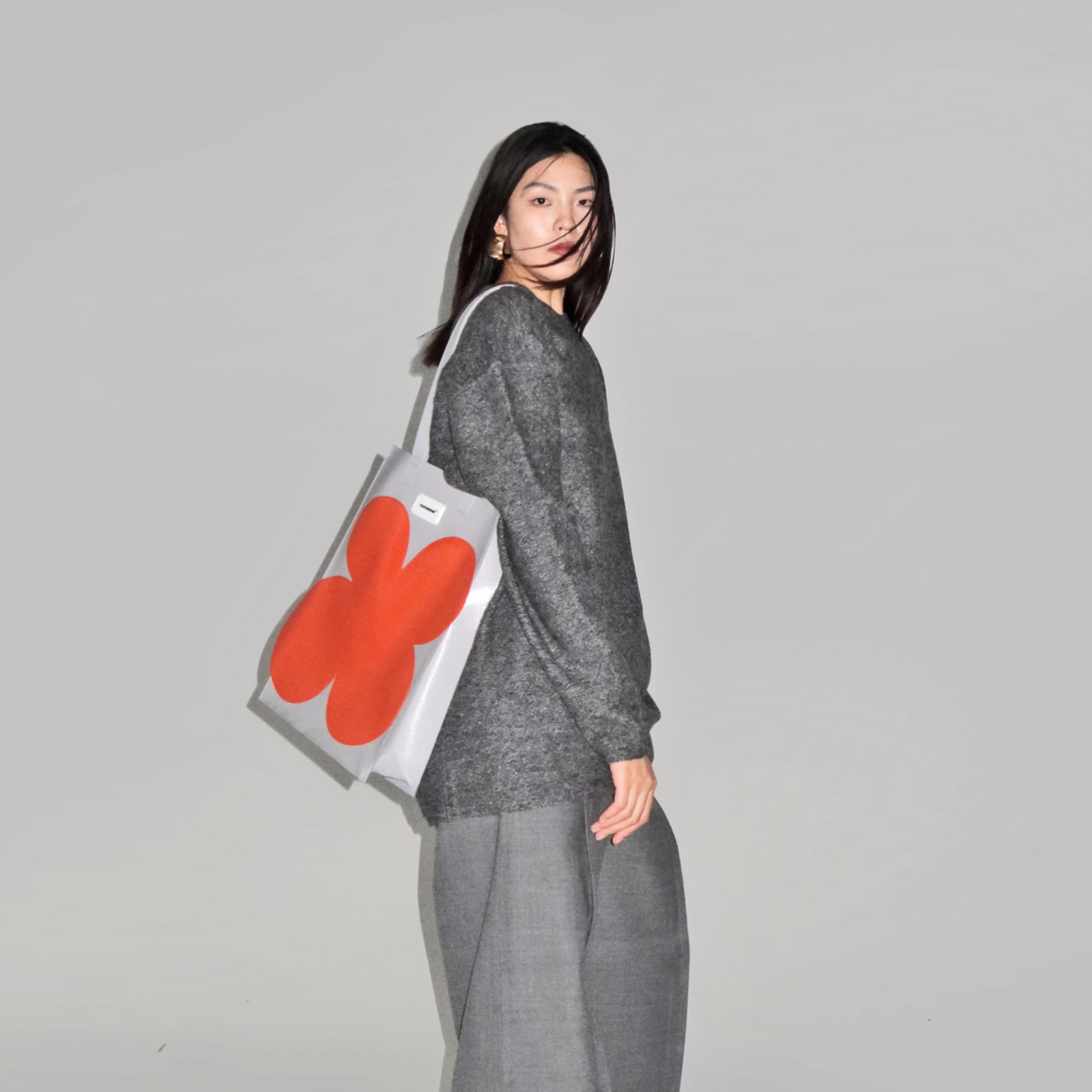 ใ๐๐๐๐๐ฅ๐ข๐ข๐ ใFlower Tote Bag (Gray)