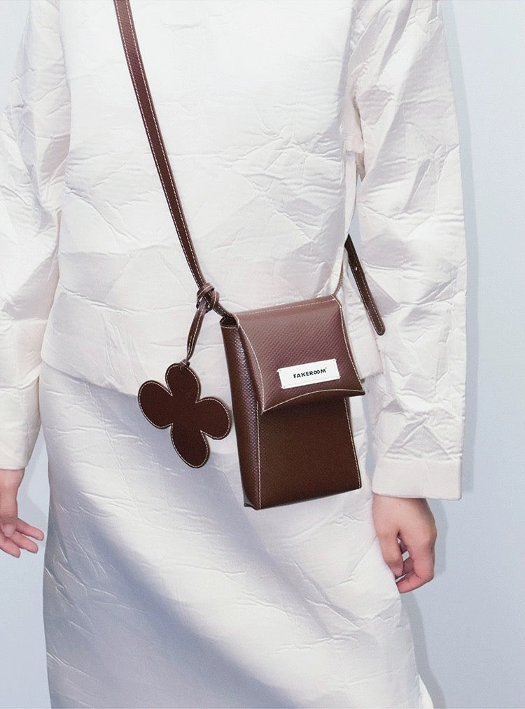 ใ๐๐๐๐๐ฅ๐ข๐ข๐ ใVertical slanted small flower mobile phone bag