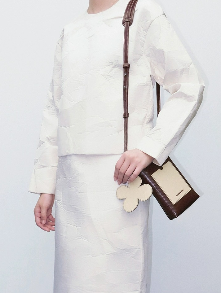 ใ๐๐๐๐๐ฅ๐ข๐ข๐ ใVertical slanted small flower mobile phone bag