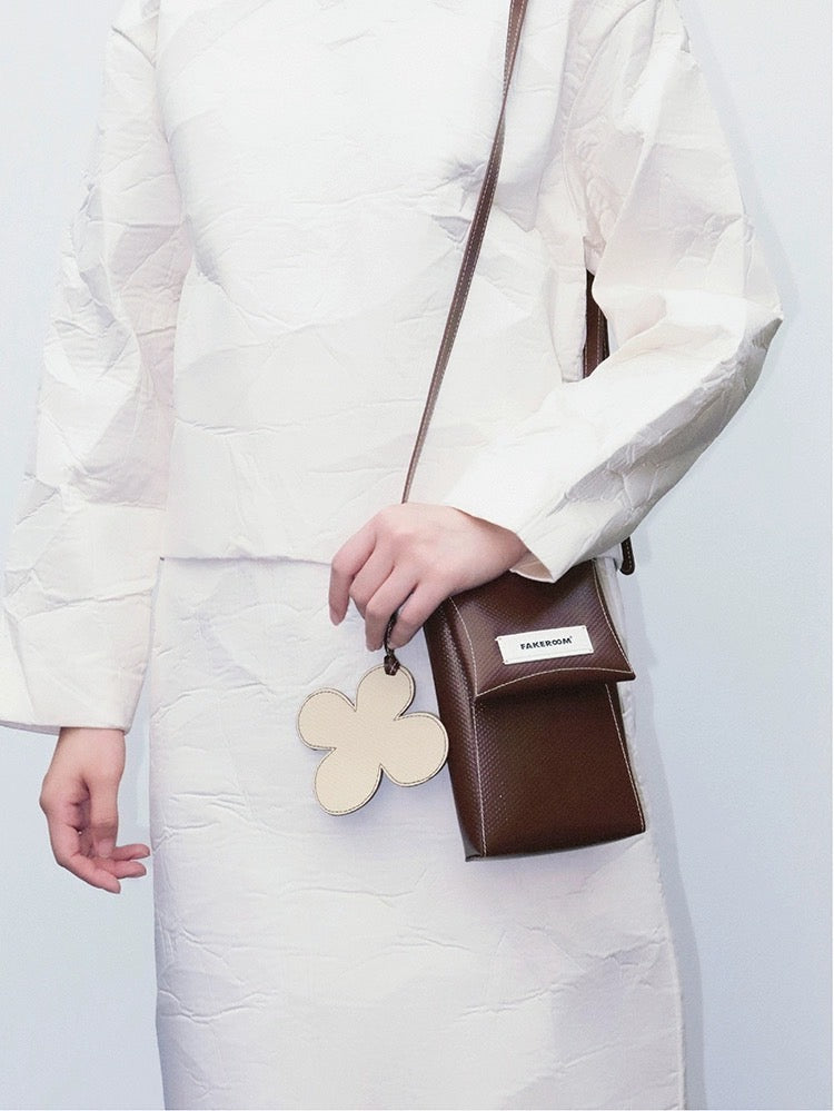 ใ๐๐๐๐๐ฅ๐ข๐ข๐ ใVertical slanted small flower mobile phone bag